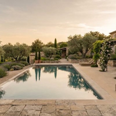 Comment un jardin valorise une propriété de luxe en vente